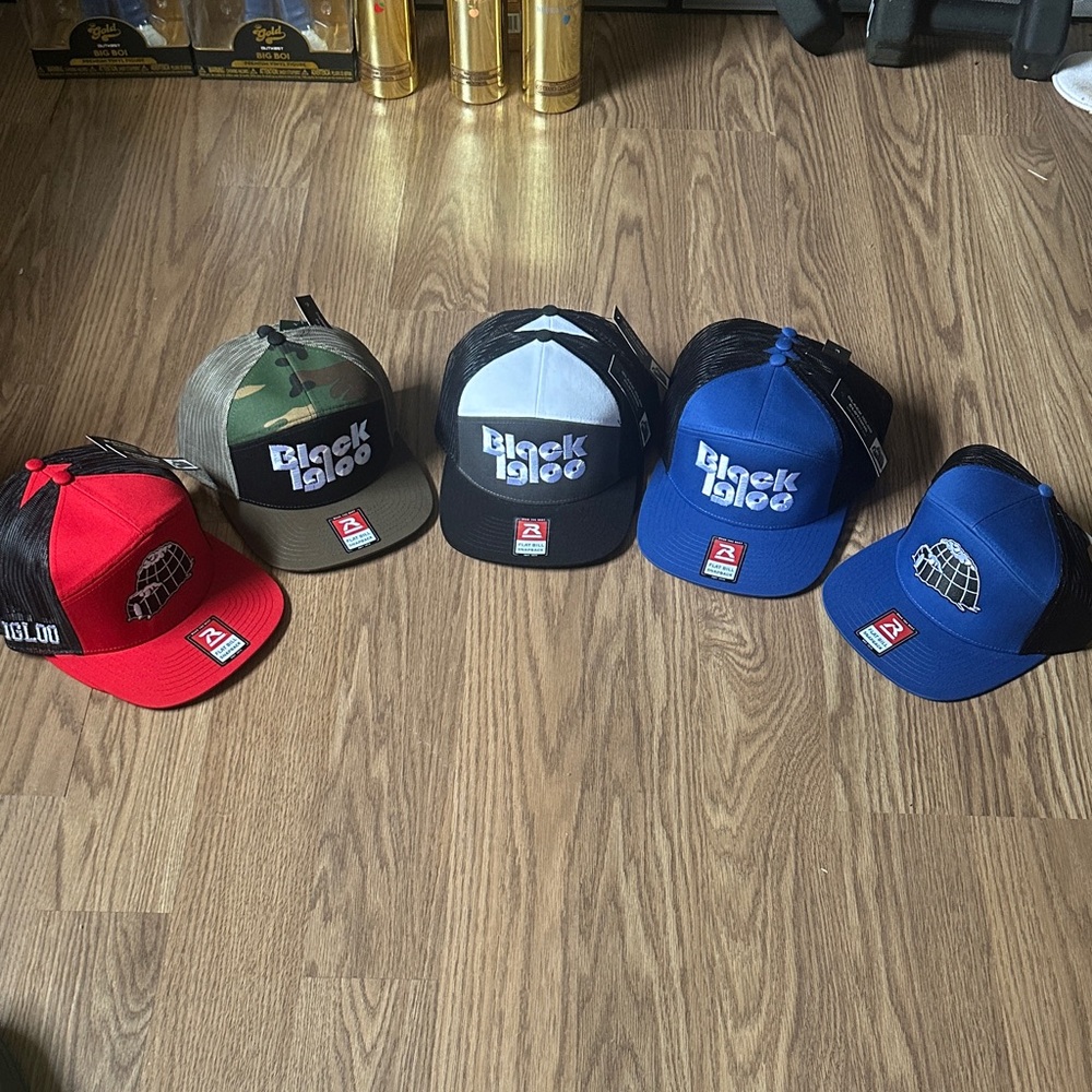 Black Igloo/Logo SnapBack Mesh Trucker Caps